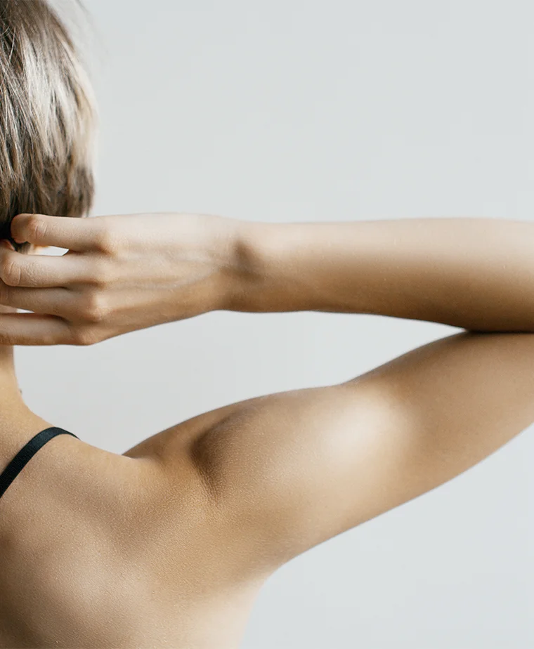 Lifting des bras pour raffermir la silhouette